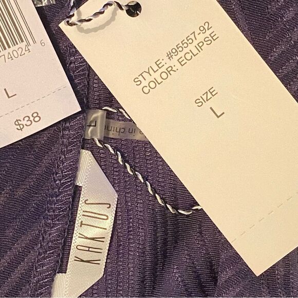 KAKTUS Women's Tunic Top in Color: Eclipse - Picture 7 of 10